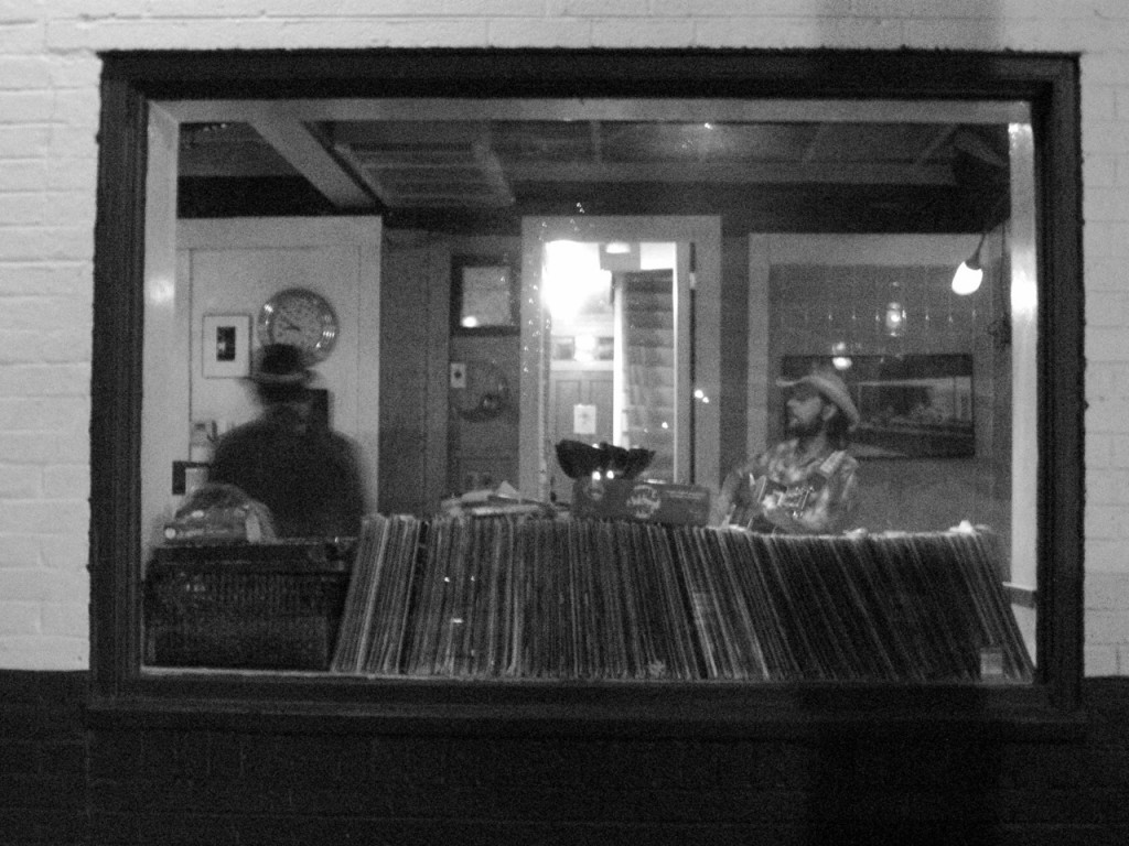 JIM WAIVE PLAYS THE BLUE MOON DINER SOLO